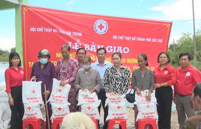 Hội Chữ thập đỏ tỉnh Sóc Trăng bàn giao nhà tình thương  